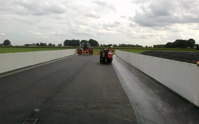 Sambeek asfaltverharding sleufsilo