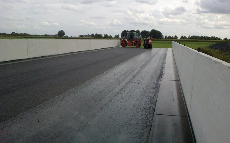 Sambeek asfaltverharding sleufsilo