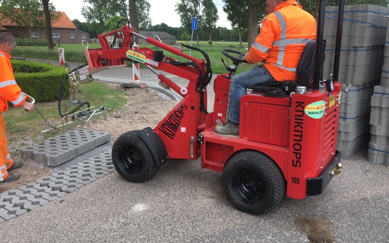 Machinaal aanbrengen grasbetonstenen Reuver Polderweg