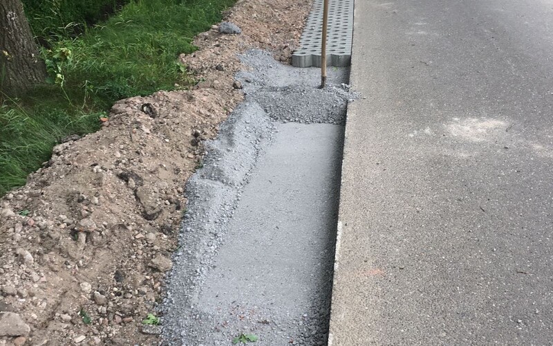 Machinaal aanbrengen grasbetonstenen Reuver Polderweg