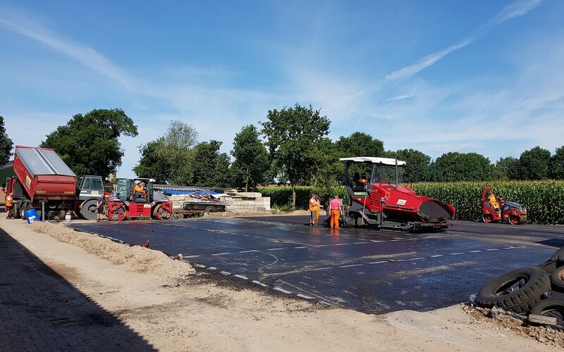 Vloer voersilo en erfverharding te Gemert