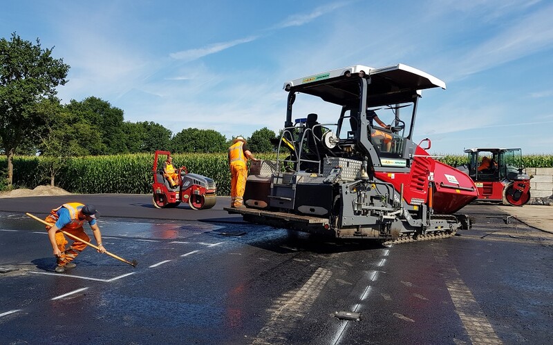 Vloer voersilo en erfverharding te Gemert